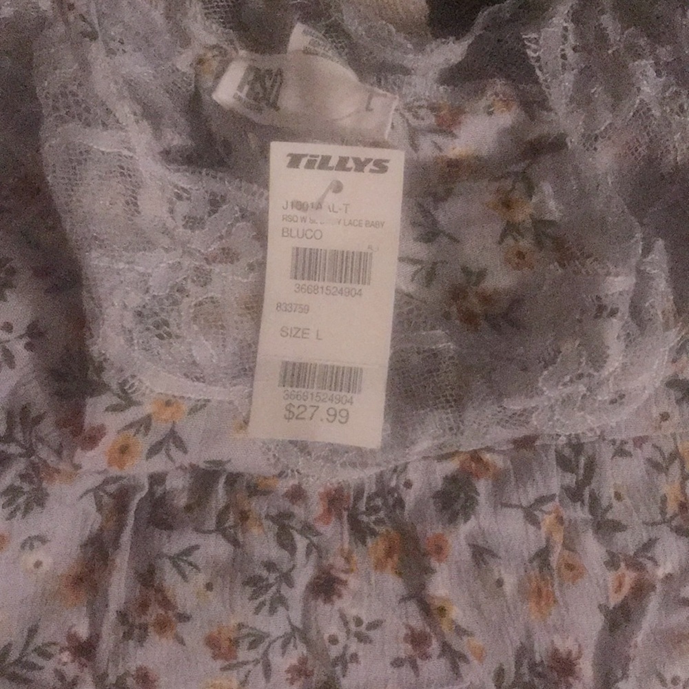 BLUE FLORAL BLOUSE SIZE L fits like a medium